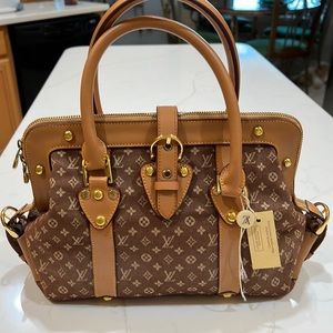 New bag with tag. Never used.